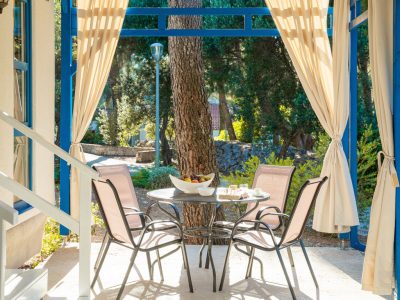 aminess-planet-camping-port9-resort-marko-polo-holiday-home-exterior-terrace-tabe-view