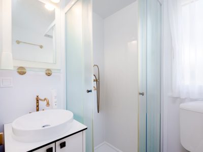 aminess-planet-camping-port9-resort-marko-polo-holiday-home-interior-bathroom