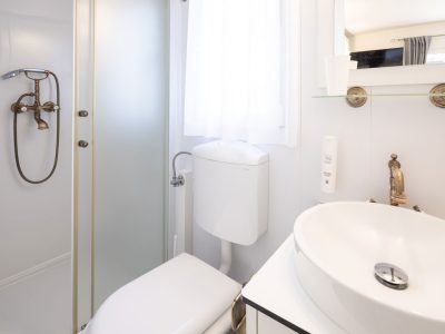 aminess-planet-camping-port9-resort-marko-polo-holiday-home-interior-bathroom-view
