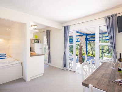 aminess-planet-camping-port9-resort-marko-polo-holiday-home-interior-dining-area-view
