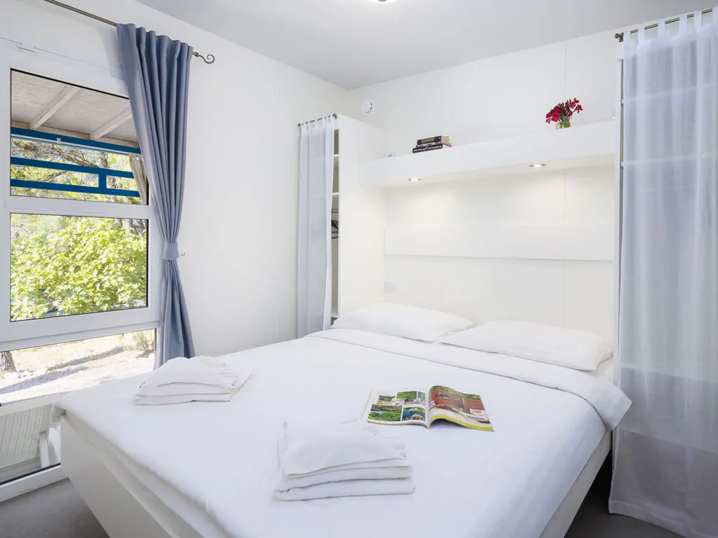 aminess-planet-camping-port9-resort-marko-polo-holiday-home-interior-double-bed-view