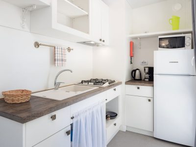 aminess-planet-camping-port9-resort-marko-polo-holiday-home-interior-kitchen