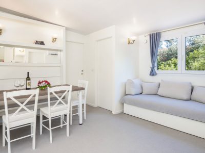 aminess-planet-camping-port9-resort-marko-polo-holiday-home-interior-table