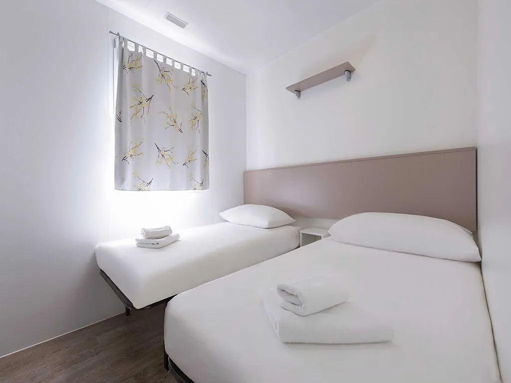 camping-belvedere-vranjica-mobile-homes-two-bed-bedroom-interior-3