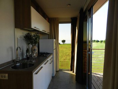 camping-campingin-park-umag-luxury-d-mobile-homes-kitchen