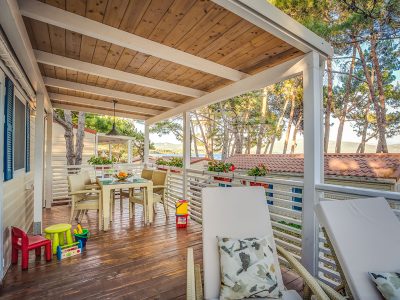 camping-jezevac-superior-mobile-homes-terrace-2