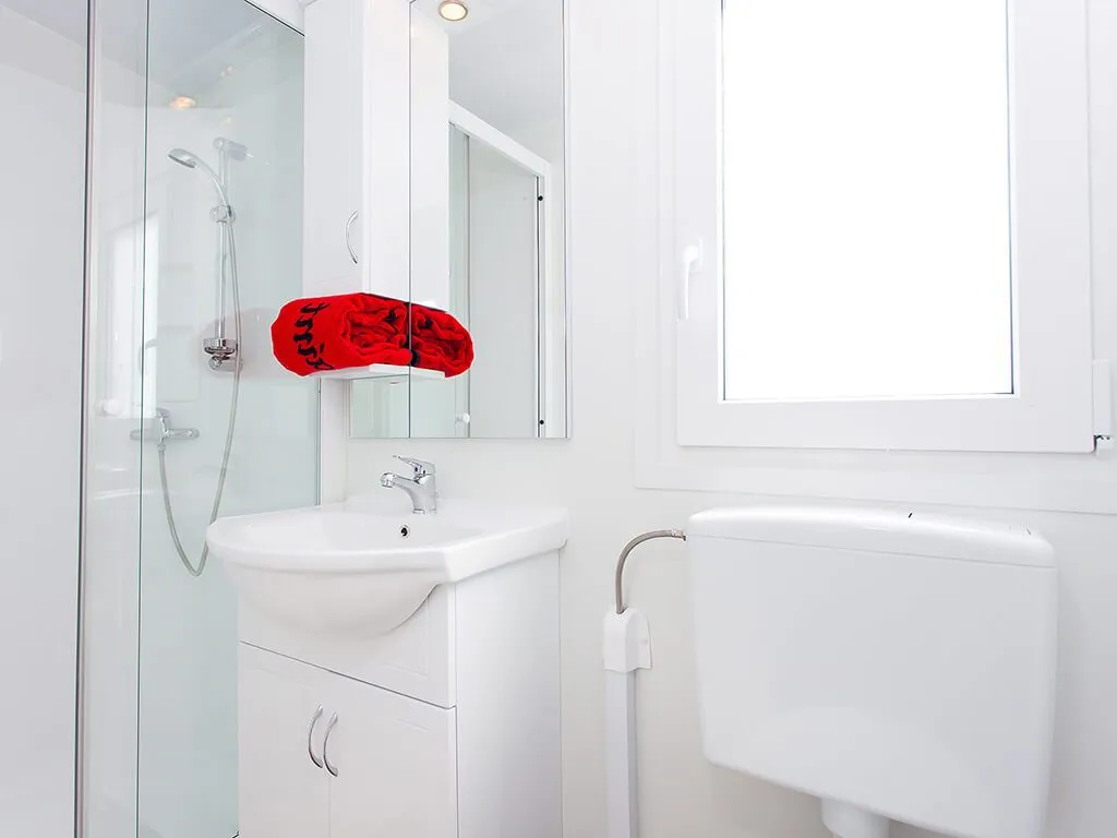 camping-kastanija-novigrad-lavanda-and-olive-mobile-homes-bathroom-interior-i