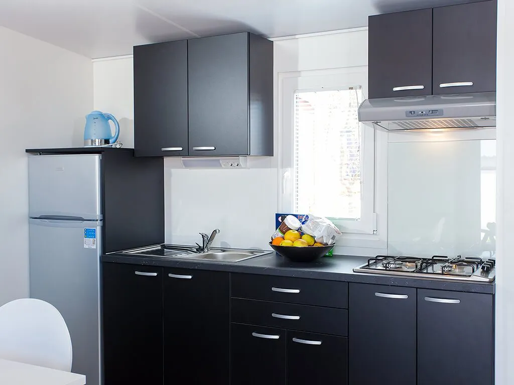 camping-kastanija-novigrad-olive-mobile-homes-kitchen-interior