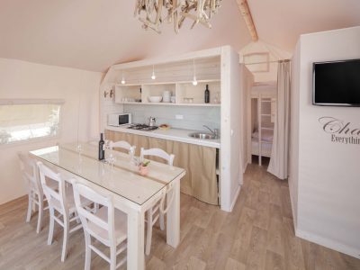 camping-lanterna-glamping-tent-interior-2