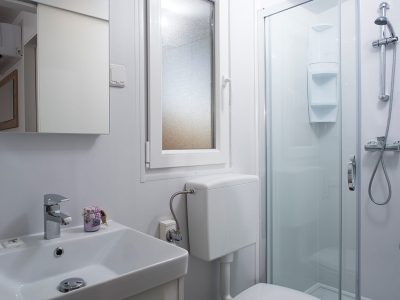 camping-pineta-mobile-home-vanga-bathroom