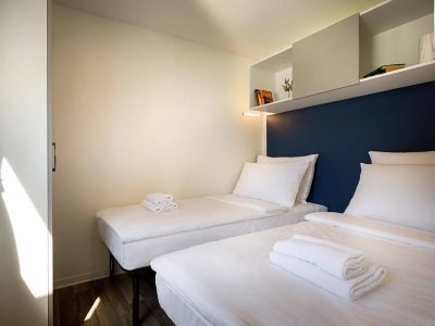 camping-porto-sole-mobile-home-superior-bedroom