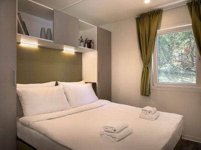 camping-porto-sole-mobile-home-superior-family-bedroom-2