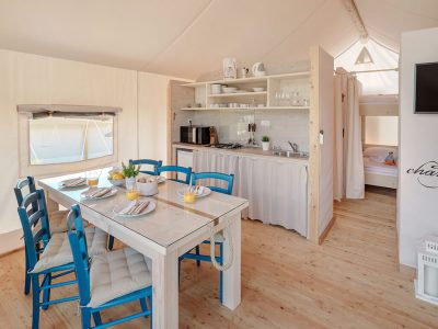 camping-resort-lanterna-maro-premium-glampin-tent-interior-i
