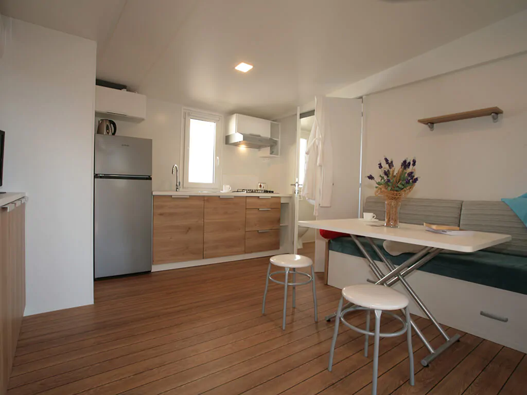 campsite-lanterna-mobile-home-oliva-living-room-kitchen