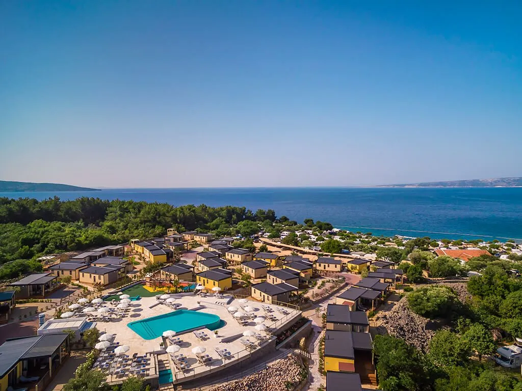 krk-premium-camping-resort-mobile-homes-and-pool-complex-air-view-ii-2