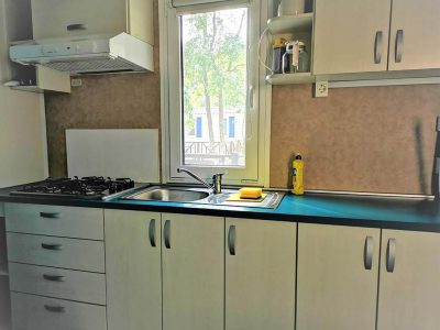 solaris-naturist-camping-resort-mobile-home-west-coast-kitchen-2-2