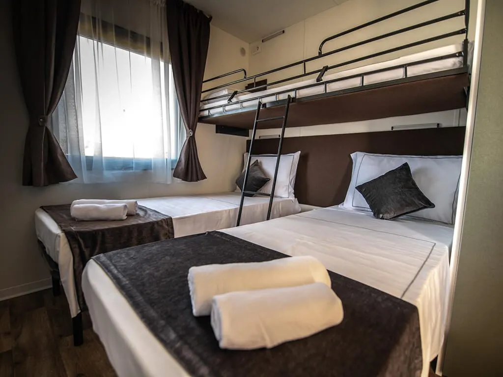 arena-campsite-kazela-camping-home-green-interior