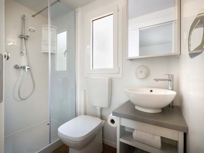 camping-amarin-mobile-home-family-bathroom-3