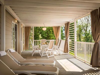 camping-amarin-mobile-home-family-terrace