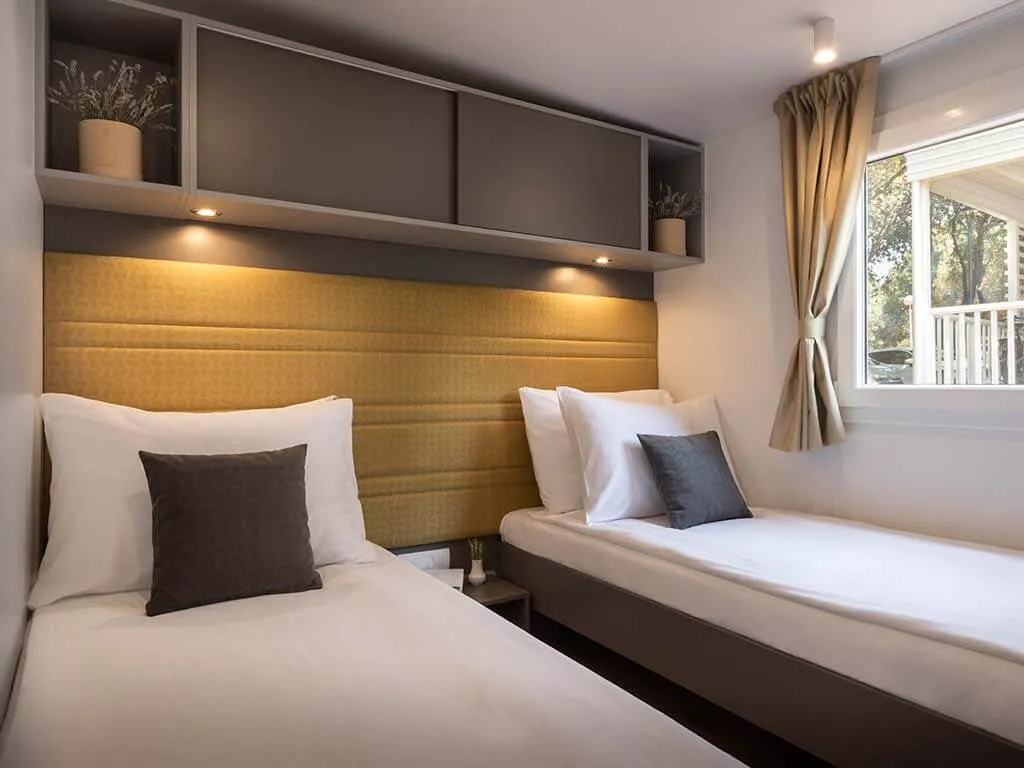 camping-amarin-mobile-home-standard-bedroom