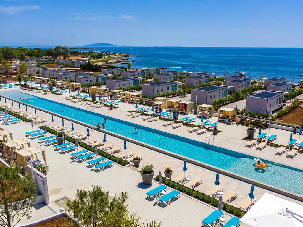 camping-arena-grand-kazela-infinity-pool-2