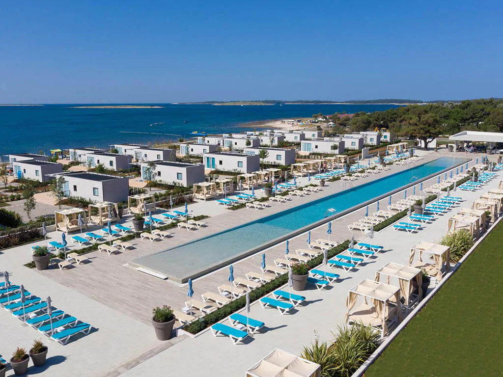 camping-arena-grand-kazela-infinity-pool