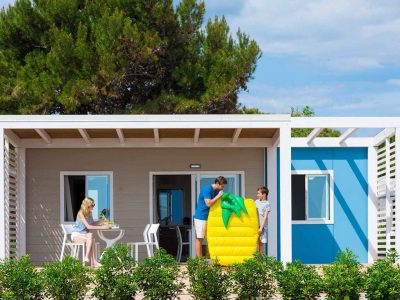 camping-arena-grand-kazela-mobile-home-next-terrace