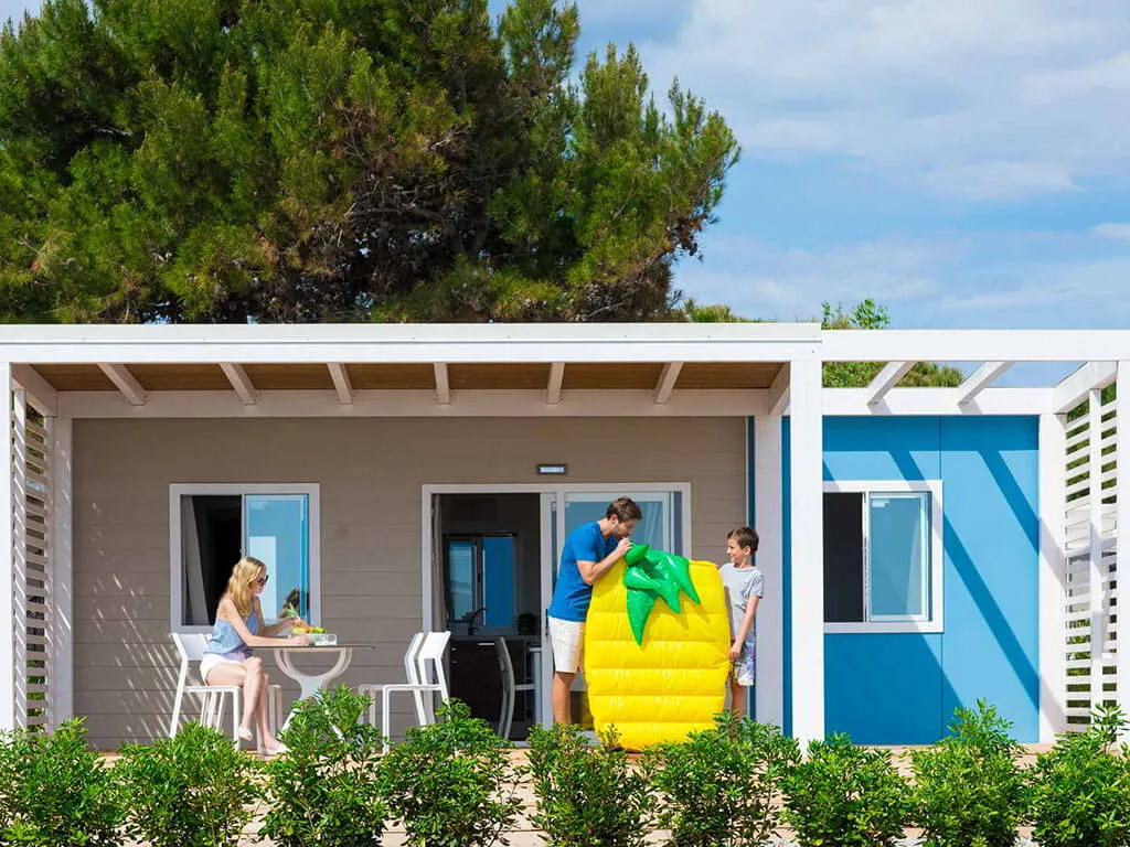 camping-arena-grand-kazela-mobile-home-next-terrace