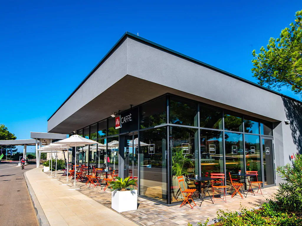 camping-arena-grand-kazela-restaurant-exterior-2