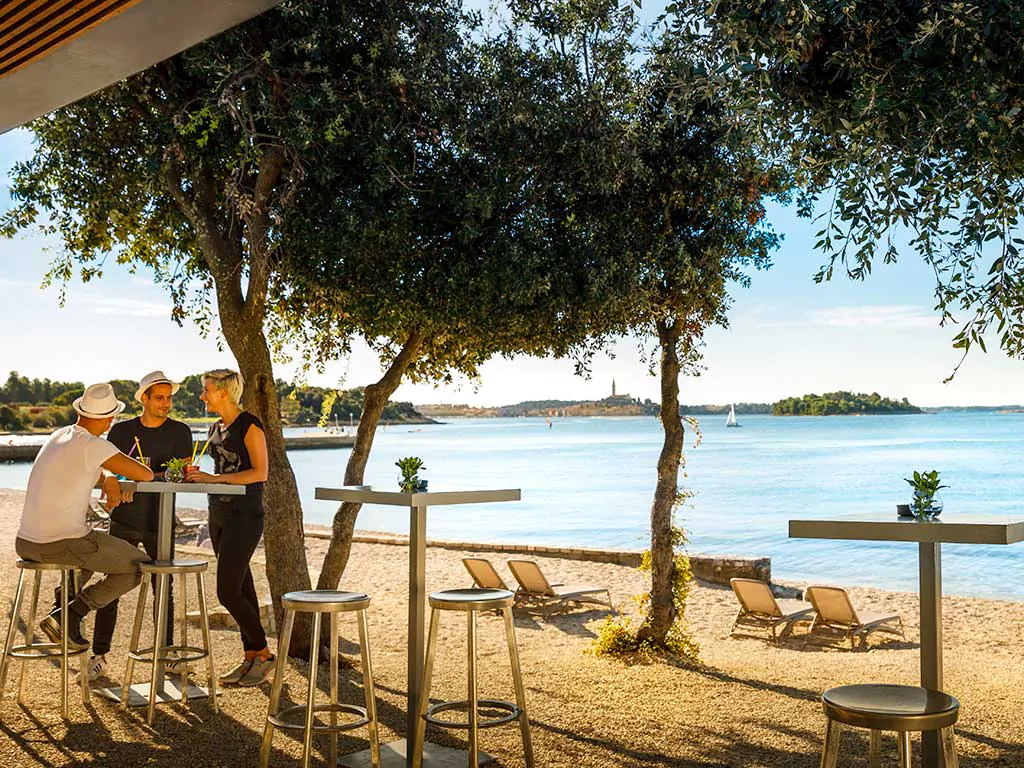 campsite-amarin-beach-bar-i