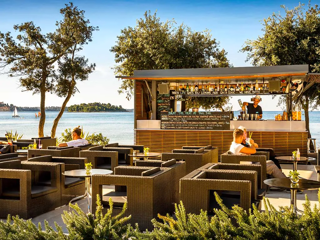 campsite-amarin-beach-bar