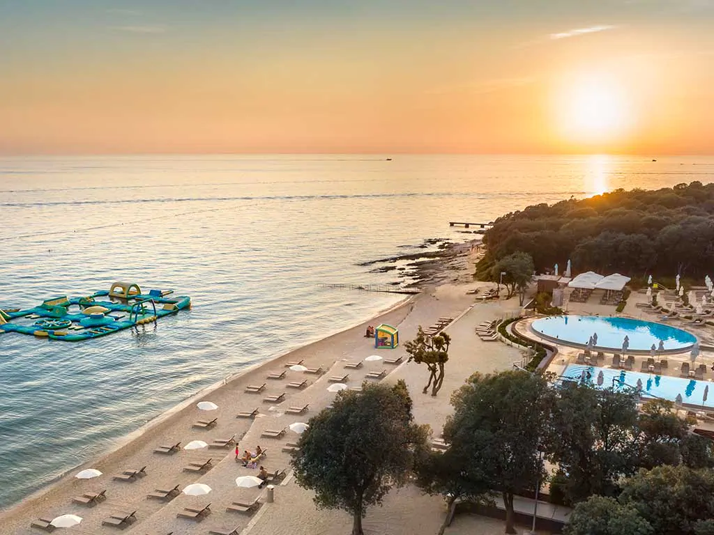 campsite-amarin-pool-area-and-beach-at-sunset