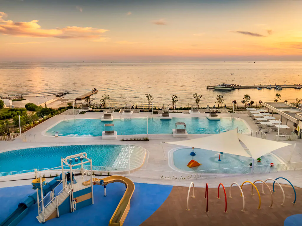 campsite-amarin-pool-view