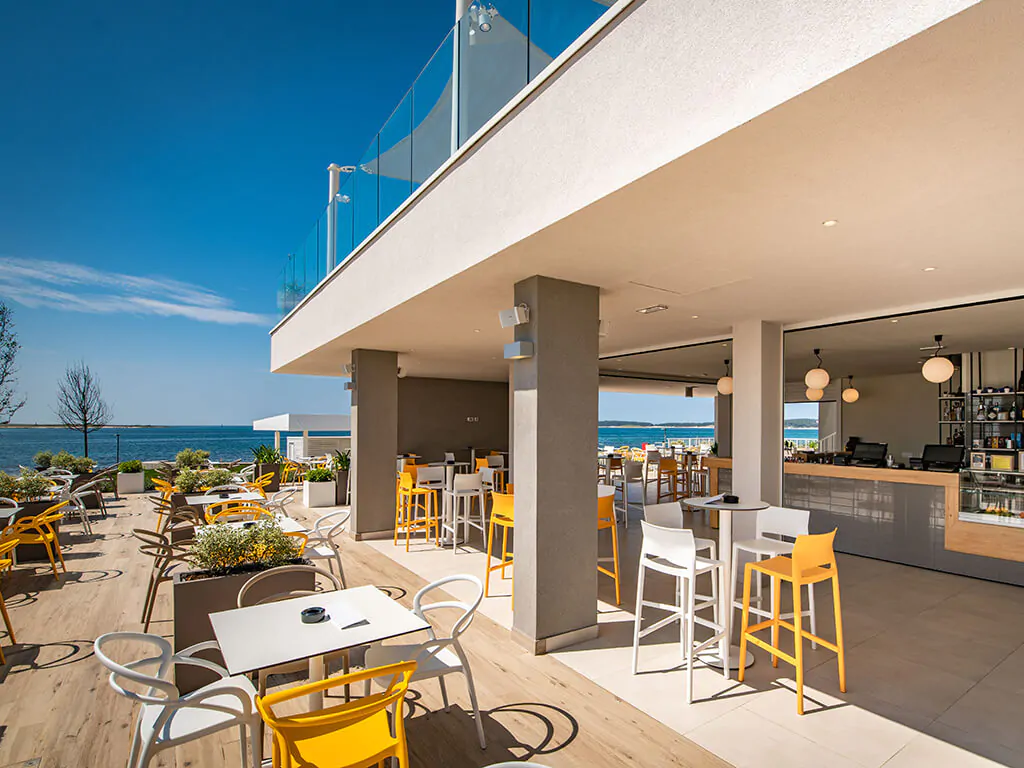 campsite-arena-kazela-bar