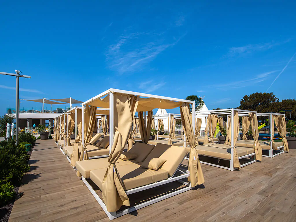 campsite-arena-kazela-seats-for-relax