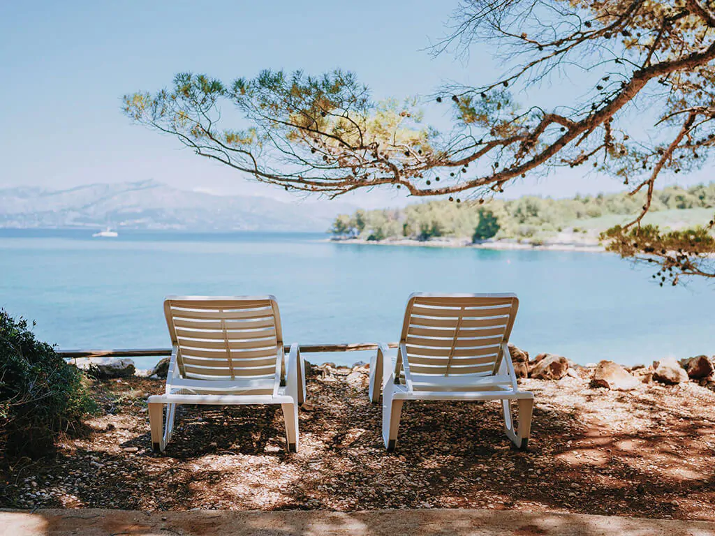 campsite-boutique-bunja-beach-adriatic-sea-lounge-chairs