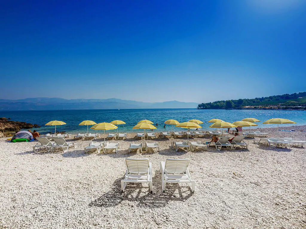 campsite-boutique-bunja-beach-adriatic-sea-view-sunbeds
