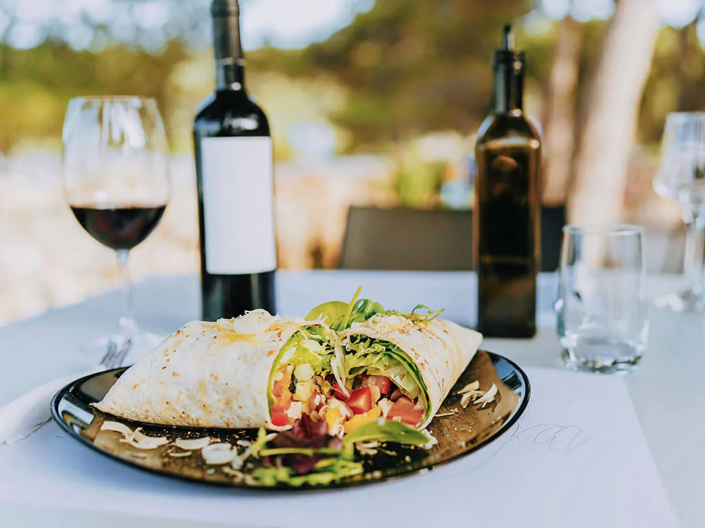 campsite-boutique-bunja-beach-bar-fast-food-tortillas