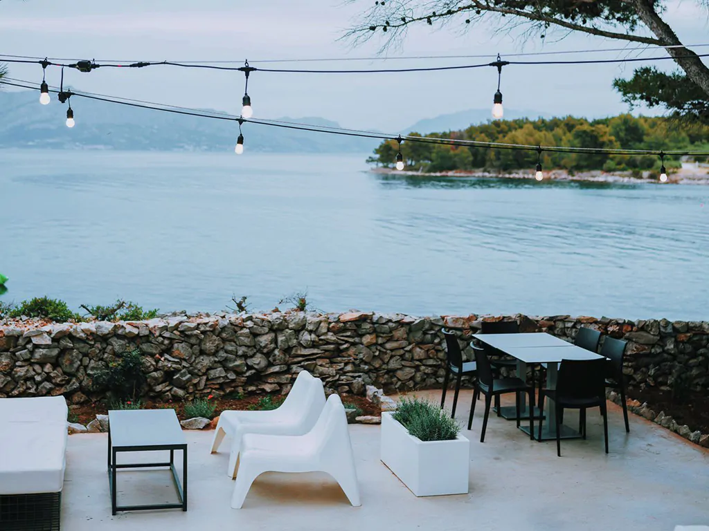 campsite-bunja-beach-bar-sea-view-lounge-i