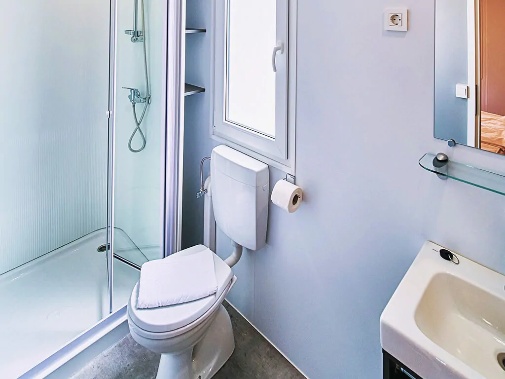 campsite-bunja-mobile-home-bathroom-2