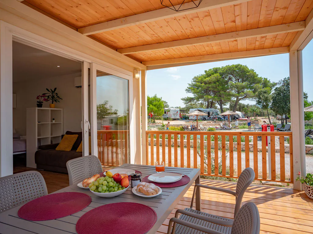 campsite-ugljan-mobile-home-studio-premium-exterior-terrace