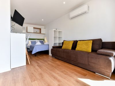 campsite-ugljan-mobile-home-studio-premium-interior-bedroom