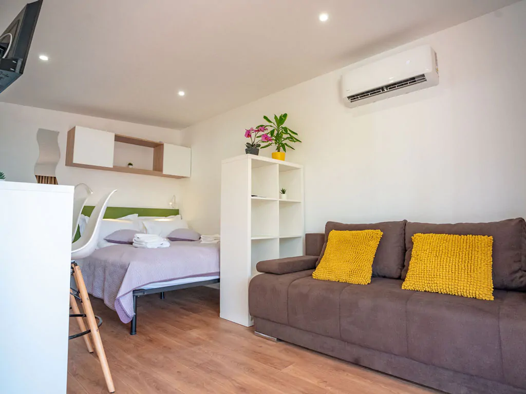 campsite-ugljan-mobile-home-studio-premium-interior-bedroom-i