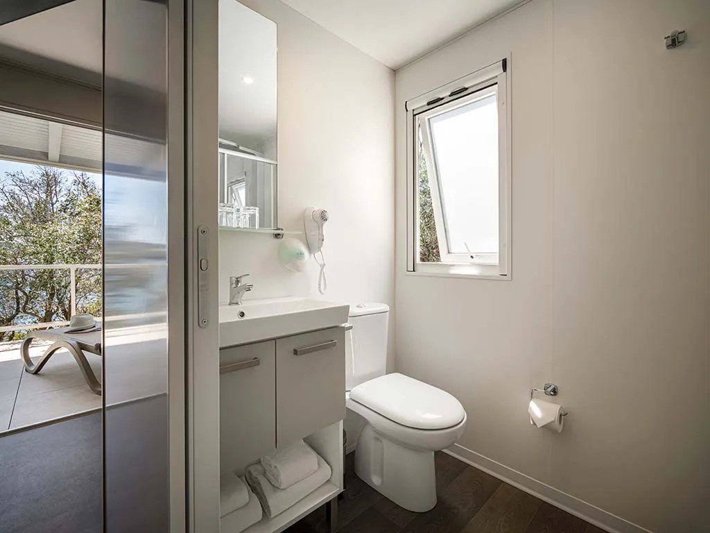 fkk-camping-koversada-superior-couple-mobile-home-bathroom-2