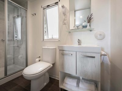 fkk-camping-koversada-superior-mobile-home-bathroom-iii