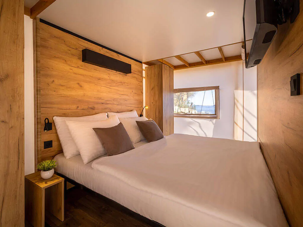 istra-premium-camping-resort-glamping-sunset-loggia-bedroom-2-3