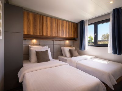 istra-premium-camping-resort-mobile-home-sunset-premium-villa-jacuzzi-bedroom