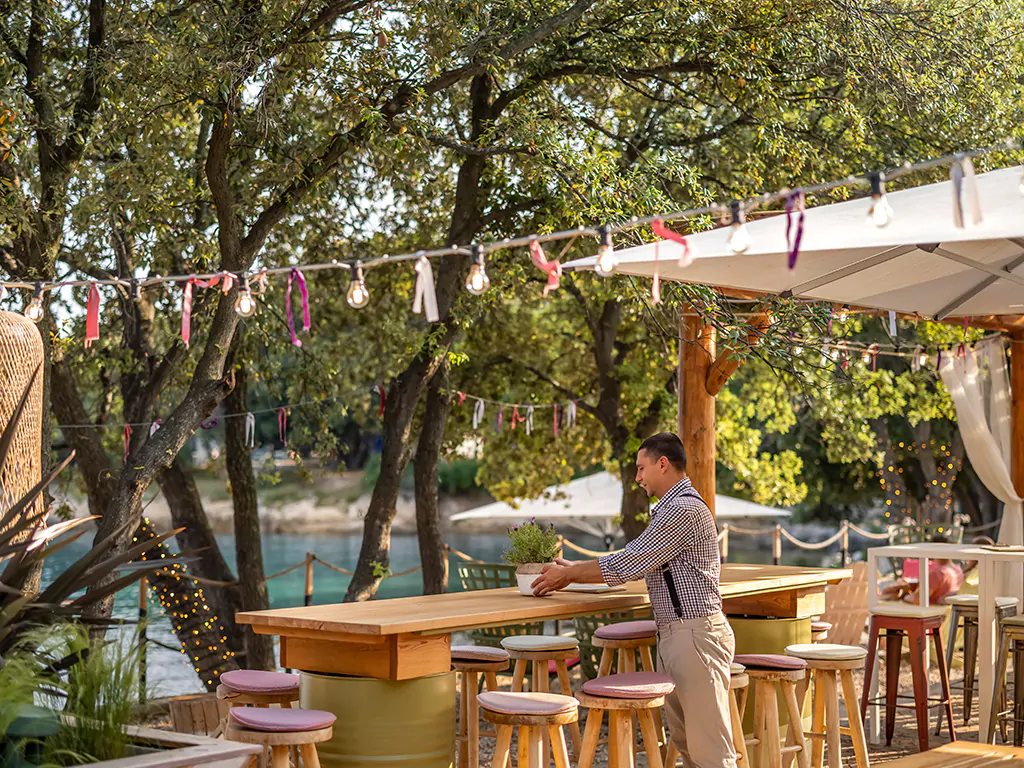 koversada-uncovered-naturist-bar-ii