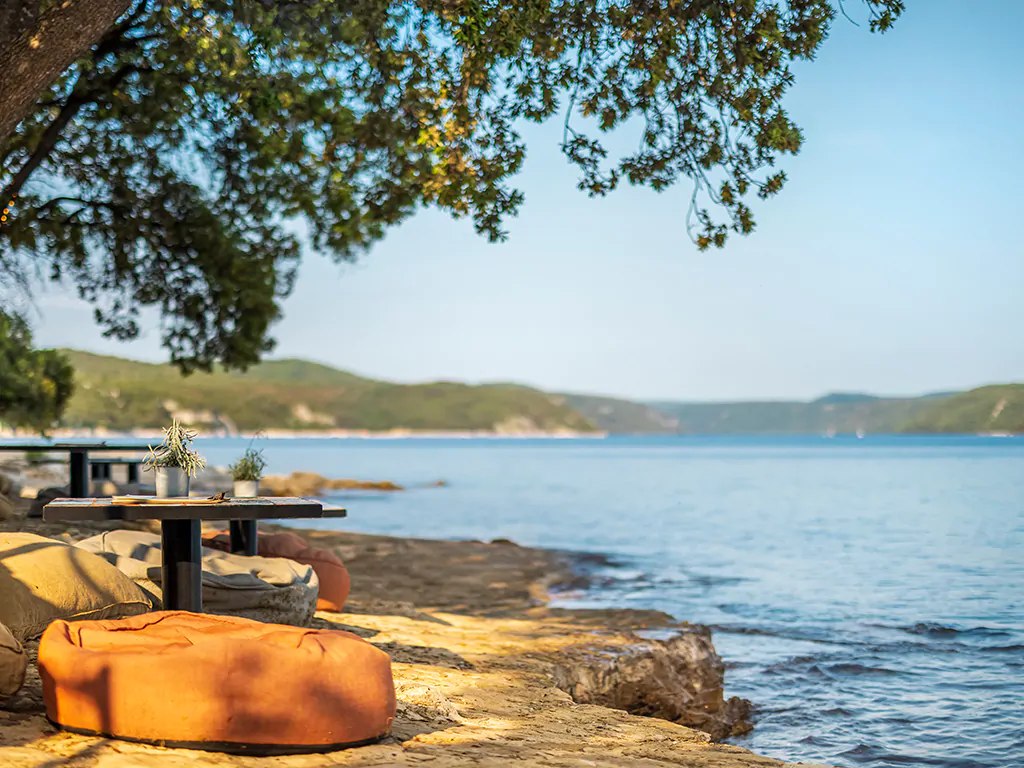 koversada-uncovered-naturist-bar-on-the-beach