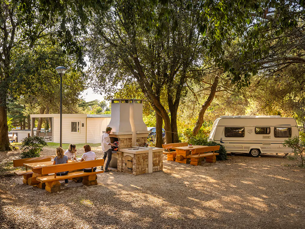 koversada-uncovered-naturist-campsite-grill-time